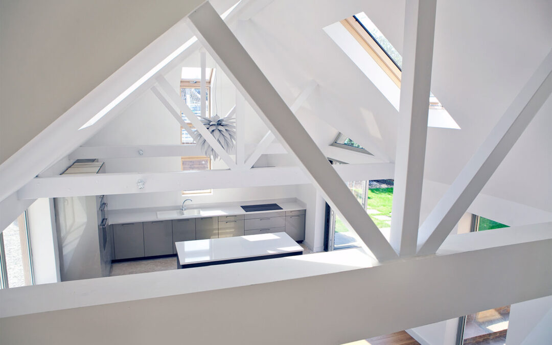 new-build-architecture-exposed-white-beams